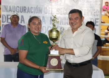 El Ayuntamiento de Valladolid está comprometido con el deporte, por ello el alcalde Alfredo Fernández, inauguró el segundo torneo de la liga municipal de fútbol femenil y realizó la premiación del primer torneo.