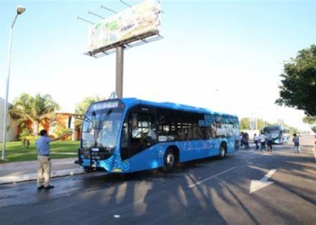 Conductor de Va y Ven se vuela alto y provoca accidente