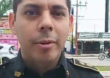 Comandante de la policía infringe la ley y abusa de su cargo