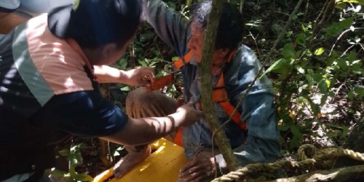 Rescatan hombre mayor de un cenote en Espita