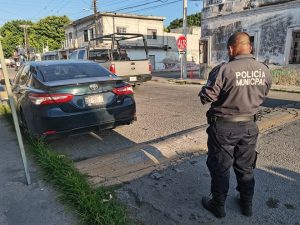 El médico en su auto colisionó con un tráiler de doble remolque que mantenía paso preferencial