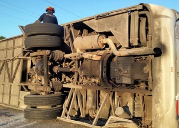 Volcadura de un autobús en carretera Tunkás-Sitilpech: el accidente dejó un total de 19 heridos.