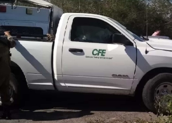 Camioneta de la CFE embistió a un motociclista en el municipio de Valladolid