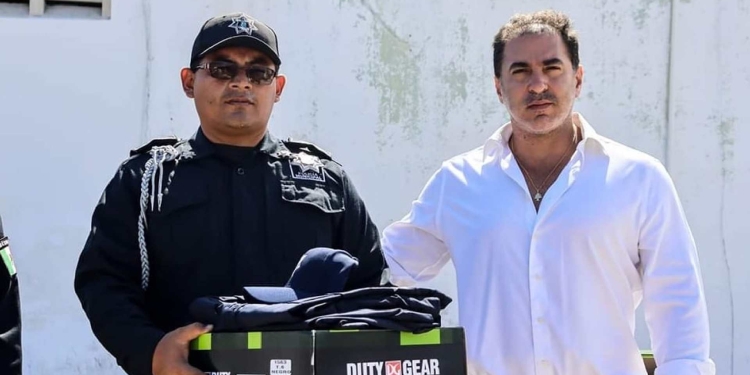 Uniformes nuevos a policías de Progreso: el alcalde Julián Zacarías Curi encabezó el acto.